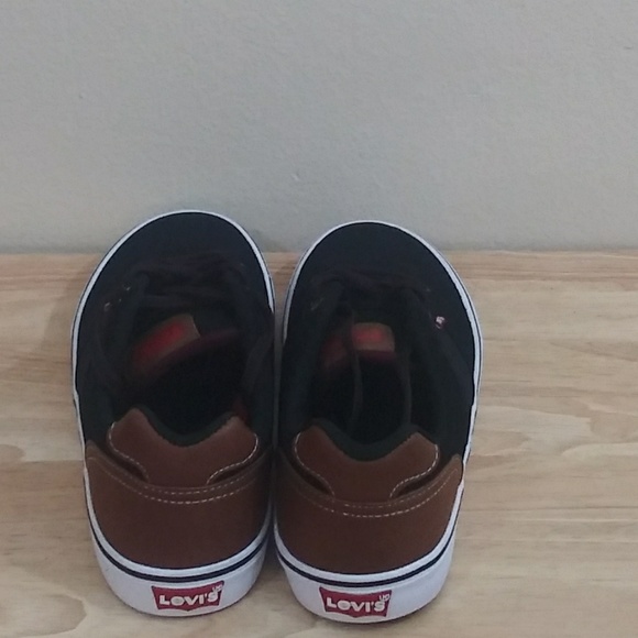 NWOB Levi's Tennis Shoe - Picture 3 of 3